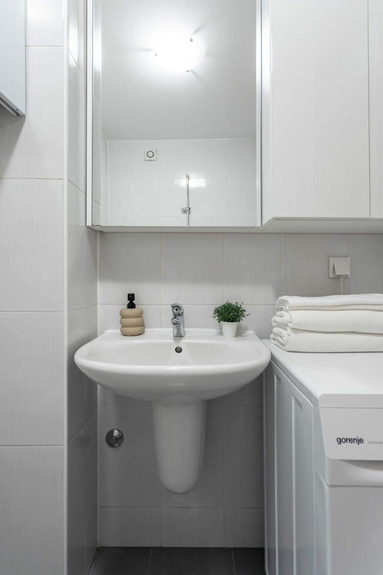 Sunny 1Bdr With Balcony & Parking Apartment Zagreb Ngoại thất bức ảnh